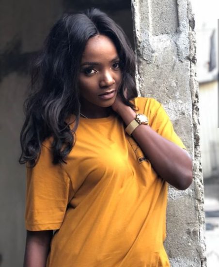 Simi’s Right B**bs is observed to be bigger than the other (Fans Reacts)
