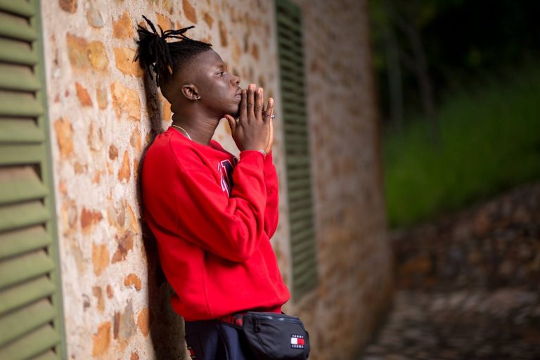 StoneBwoy – Hills And Valleys (Lovers Rock)