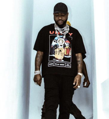 Video Of Davido Signaling At Clubber To Quit Videoing Him Minutes Before Battle Broke Out Surfaces