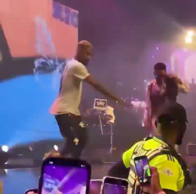 Reaction Sparks As Fan Battled Wizkid On Stage (Video) 